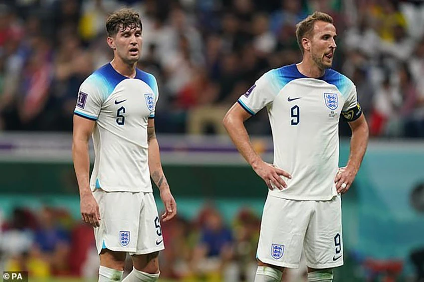 Harry Kane và Jones Stones thể hiện sự thất vọng. ẢNH: PA