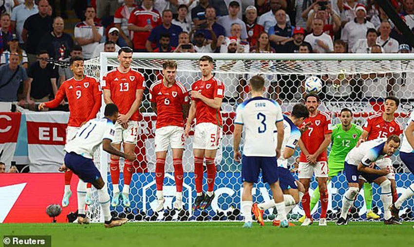 Rashford sút phạt trực tiếp ghi bàn mở điểm cho Anh. ẢNH: REUTERS Rashford sút phạt trực tiếp ghi bàn mở điểm cho Anh. ẢNH: REUTERS