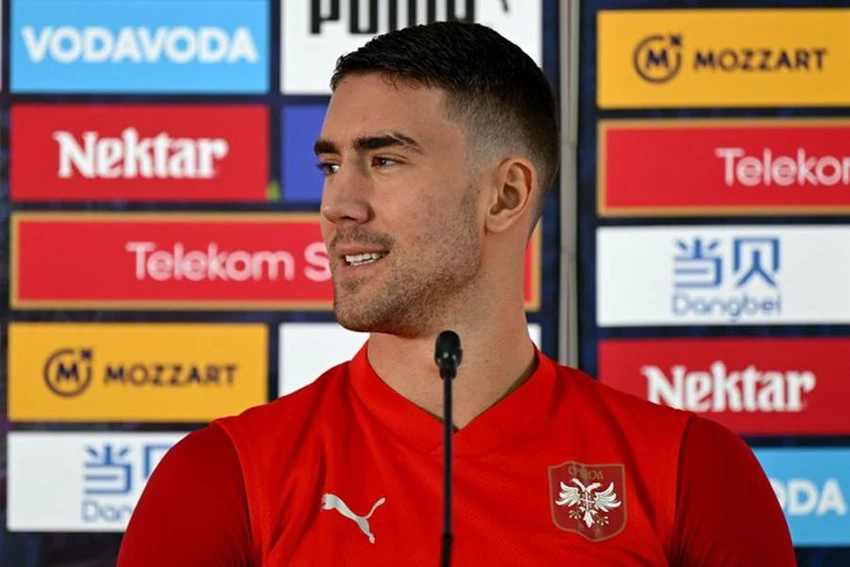 Dusan Vlahovic phủ nhận tin đồn anh ngoại tình với vợ của đồng đội trong đội tuyển Serbia. ẢNH: MIRROR Dusan Vlahovic phủ nhận tin đồn anh ngoại tình với vợ của đồng đội trong đội tuyển Serbia. ẢNH: MIRROR