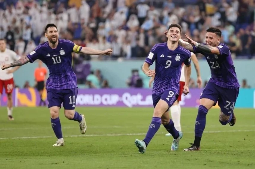 Argentina thi đấu trên cơ hoàn toàn Ba Lan nhờ tuyến giữa kiểm soát bóng tốt. Ảnh: Getty Argentina thi đấu trên cơ hoàn toàn Ba Lan nhờ tuyến giữa kiểm soát bóng tốt. Ảnh: Getty