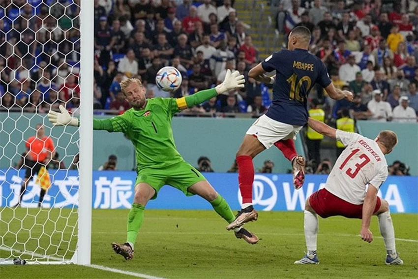 Mbappe vẫn là mũi nhọn nguy hiểm và dũng mãnh với tốc độ. Mbappe vẫn là mũi nhọn nguy hiểm và dũng mãnh với tốc độ.