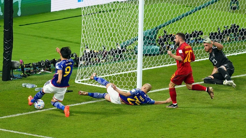 Khoảnh khắc gây tranh cãi đưa tuyển Nhật vào vòng 1/8 World Cup. ẢNH: PA