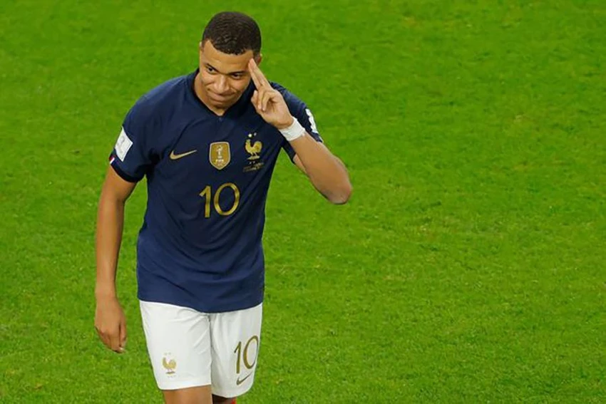 Mbappe khiến LĐBĐ Pháp bị FIFA phạt tiền vì anh giữ im lặng với truyền thông trong suốt World Cup 2022. ẢNH: GETTY Mbappe khiến LĐBĐ Pháp bị FIFA phạt tiền vì anh giữ im lặng với truyền thông trong suốt World Cup 2022. ẢNH: GETTY
