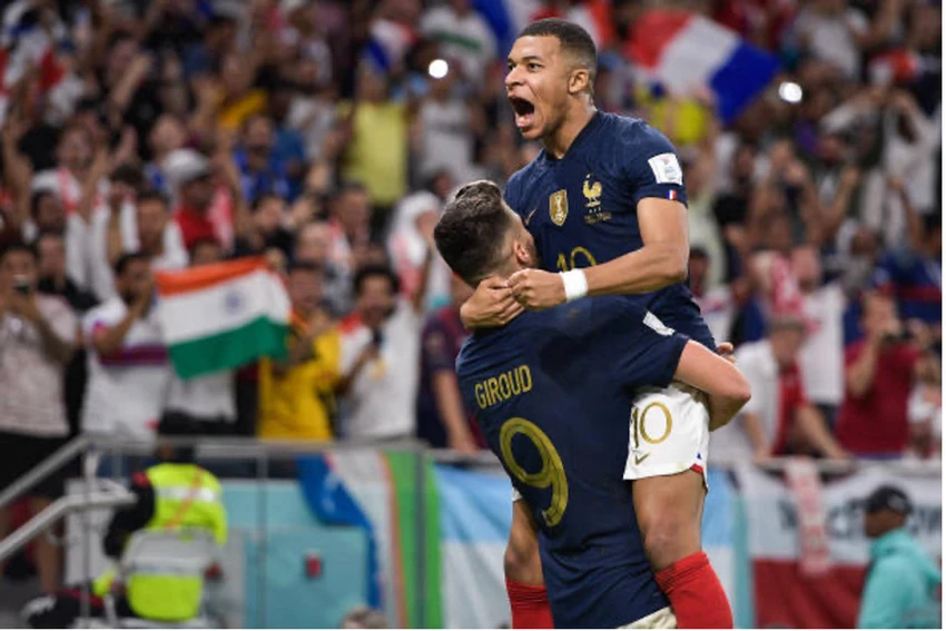Bộ đôi Giroud và Mbappe tỏa sáng giúp tuyển Pháp đi tiếp. Ảnh: GETTY