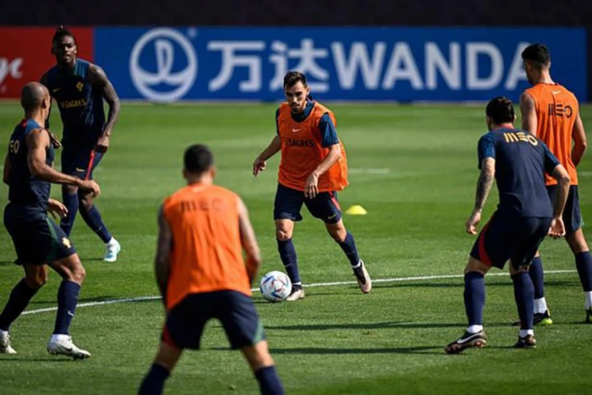 Ronaldo từ chối tập cùng đội hình dự bị Bồ Đào Nha. ẢNH: GETTY Ronaldo từ chối tập cùng đội hình dự bị Bồ Đào Nha. ẢNH: GETTY