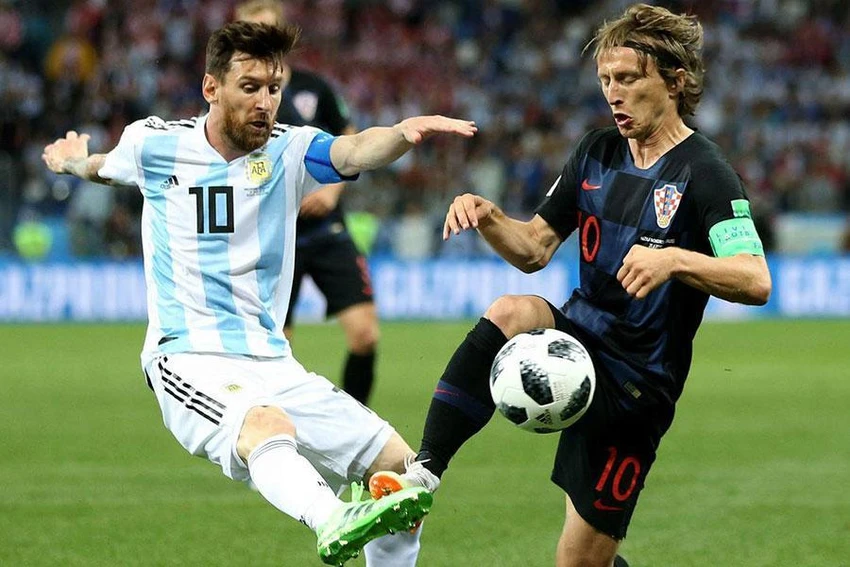 Màn so tài giữa Modric và Messi là một trong những điểm nhấn của trận đấu.