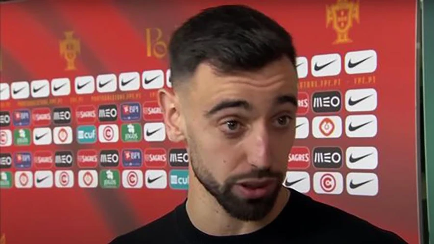 Bruno Fernandes không thể hiểu nổi vì sao trọng tài người Argentina lại bắt chính trận đấu của Bồ Đào Nha. ẢNH: MIRROR