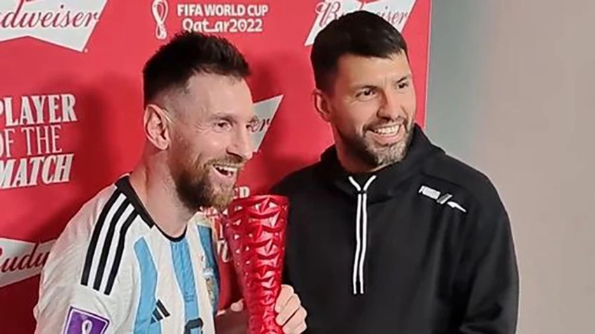 Bạn thân của Messi là Aguero khẳng định lỗi thuộc về Weghorst. ẢNH: TWITTER