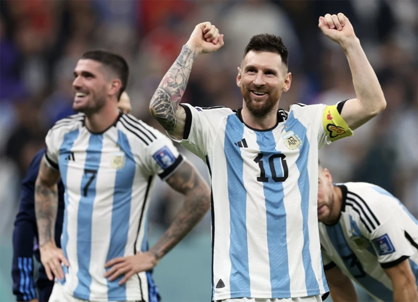 De Paul (số 7) được xem là 'vệ sĩ' của Messi. ẢNH: GETTY De Paul (số 7) được xem là 'vệ sĩ' của Messi. ẢNH: GETTY