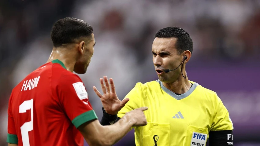 Morocco rất bất bình trước cách điều khiển trận bán kết World Cup 2022 của trọng tài Cesar Ramos. ẢNH: GETTY Morocco rất bất bình trước cách điều khiển trận bán kết World Cup 2022 của trọng tài Cesar Ramos. ẢNH: GETTY
