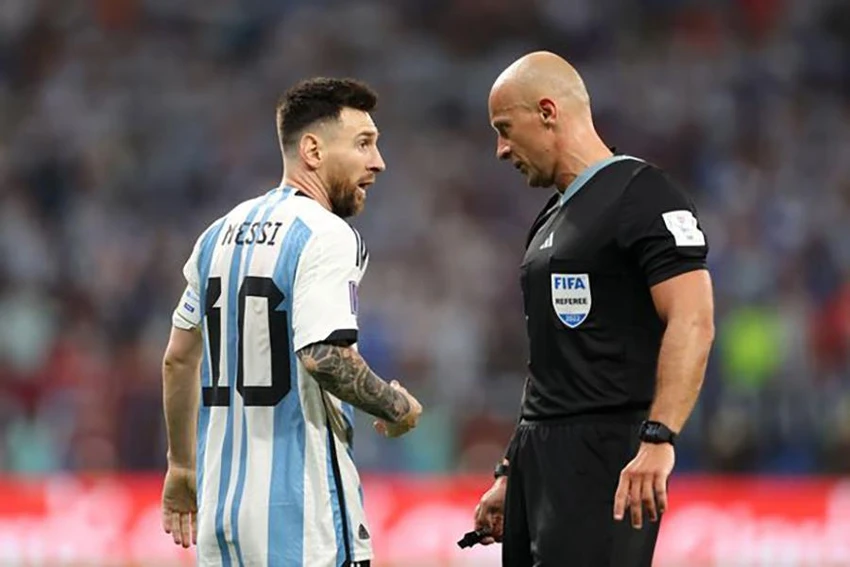 Ông Marciniak từng điều khiển trận Argentina thắng Úc 2-1 ở vòng 1/8 World Cup 2022. ẢNH: GETTY
