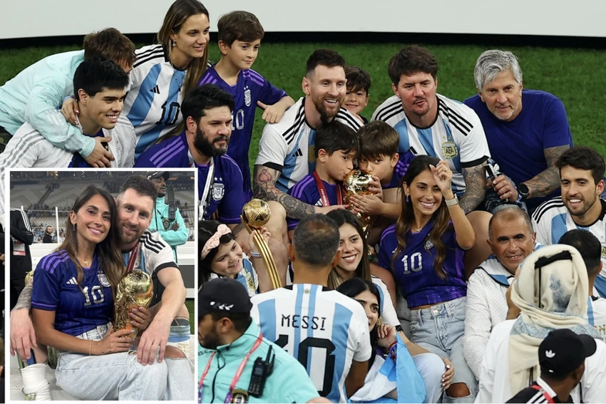 Messi ăn mừng bên vợ, các con và đại gia đình. ẢNH: SUN SPORTS Messi ăn mừng bên vợ, các con và đại gia đình. ẢNH: SUN SPORTS