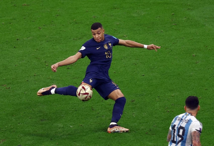 Mbappe chỉ cần mất 2 phút để đưa trận đấu về vạch xuất phát. Ảnh: Getty Mbappe chỉ cần mất 2 phút để đưa trận đấu về vạch xuất phát. Ảnh: Getty