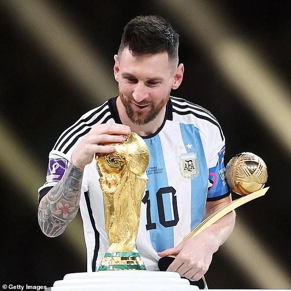 Messi có World Cup và cả danh hiệu cầu thủ xuất sắc nhất giải. ẢNH: GETTY Messi có World Cup và cả danh hiệu cầu thủ xuất sắc nhất giải. ẢNH: GETTY
