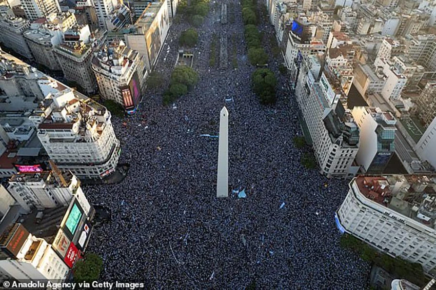 Biển người tại thủ đô Argentina Buenos Aires. ẢNH: GETTY Biển người tại thủ đô Argentina Buenos Aires. ẢNH: GETTY