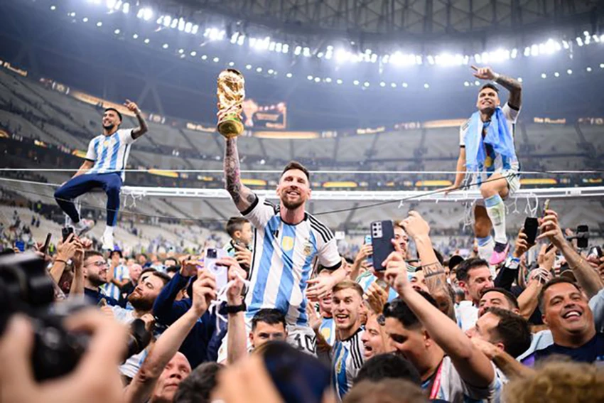 Bức ảnh đẹp nhất của Messi sau chức vô địch World Cup. ẢNH: Marvin Ibo Guengoer Bức ảnh đẹp nhất của Messi sau chức vô địch World Cup. ẢNH: Marvin Ibo Guengoer