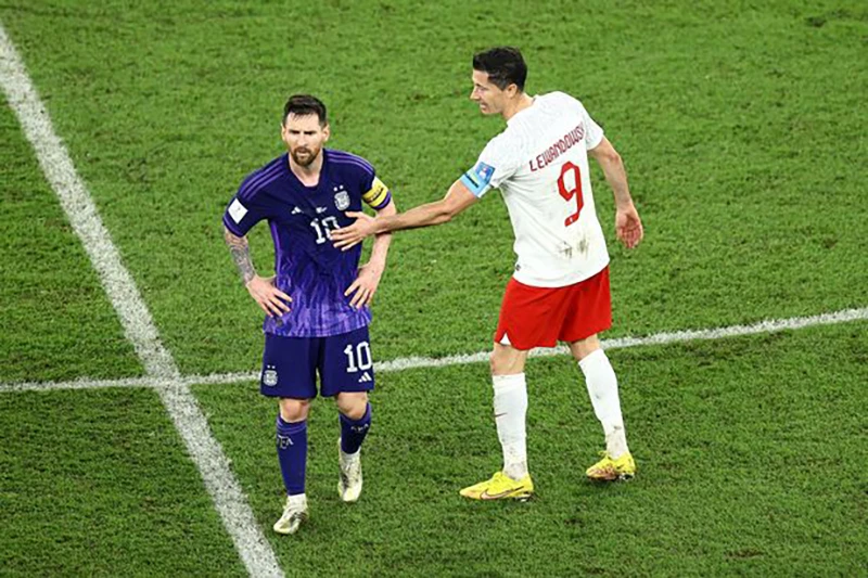 Messi và Lewandowski từng đối đầu với nhau ở World Cup 2022 khi Argentina gặp Ba Lan ở vòng bảng. ẢNH: GETTY
