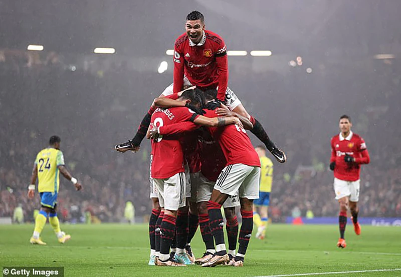 Các cầu thủ MU ăn mừng bàn thắng vào lưới Nottingham Forest. ẢNH: GETTY Các cầu thủ MU ăn mừng bàn thắng vào lưới Nottingham Forest. ẢNH: GETTY