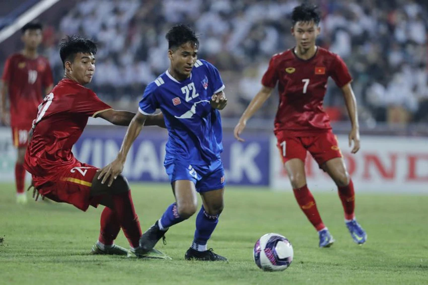 U-17 Việt Nam (VN) góp mặt ở VCK U-17 châu Á với tấm vé nhất bảng. U-17 Việt Nam (VN) góp mặt ở VCK U-17 châu Á với tấm vé nhất bảng.
