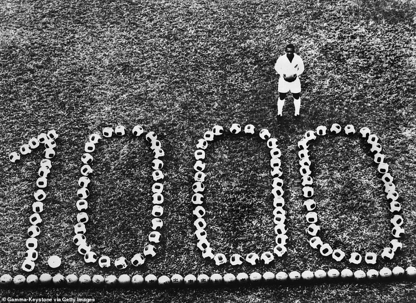 Kỳ tích ghi bàn hoành tráng của Pele được thể hiện trong bức ảnh này vào tháng 12-1970. ẢNH: GETTY Kỳ tích ghi bàn hoành tráng của Pele được thể hiện trong bức ảnh này vào tháng 12-1970. ẢNH: GETTY