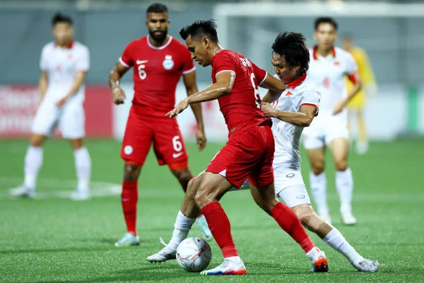 Tuyển Việt Nam không thể vượt qua được bức tường phòng ngự chắc chắn của Singapore. ẢNH: GETTY