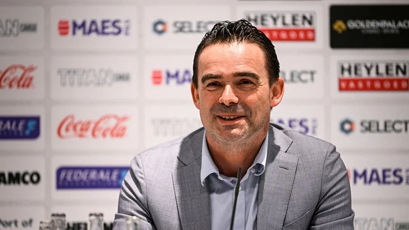 Overmars đã nhận ra lỗi lầm của mình. ẢNH: GETTY Overmars đã nhận ra lỗi lầm của mình. ẢNH: GETTY