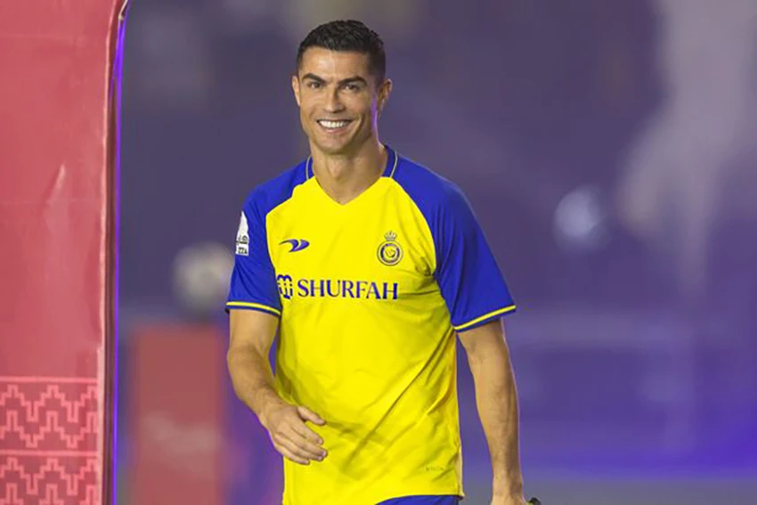 Ronaldo ra mắt các fan Al-Nassr. ẢNH: GETTY Ronaldo ra mắt các fan Al-Nassr. ẢNH: GETTY