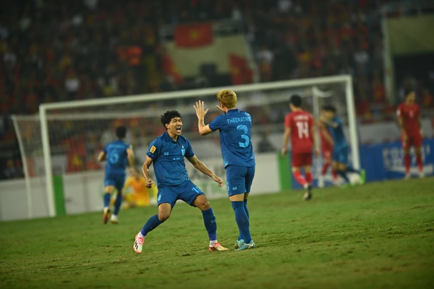 Theerathon là thủ lĩnh của Thái Lan tại AFF Cup 2022. ẢNH: HẢI THỊNH Theerathon là thủ lĩnh của Thái Lan tại AFF Cup 2022. ẢNH: HẢI THỊNH