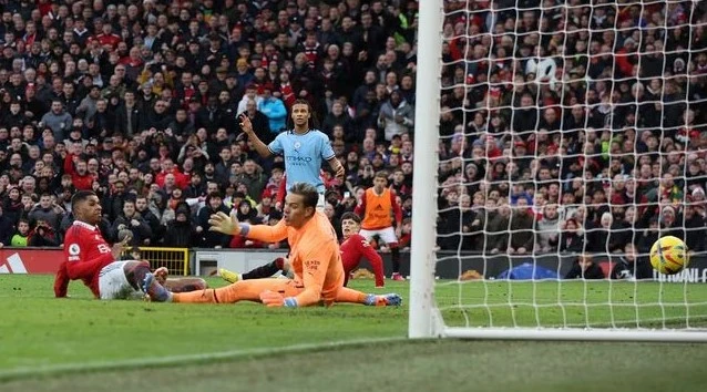 Rashford tiếp tục tỏa sáng giúp MU hạ gục Man City trên sân nhà Etihad. Ảnh: Getty