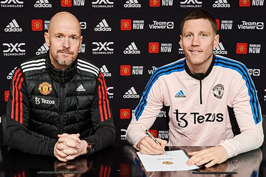Ten Hag rất vui khi MU vừa bổ sung vào đội hình tiền đạo đồng hương người Hà Lan với ông là Wout Weghourst. ẢNH: GETTY