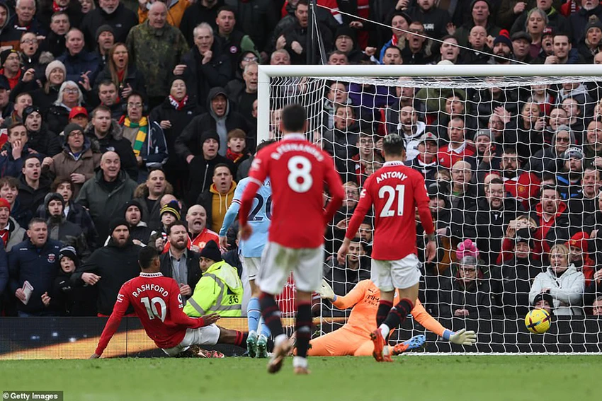 Rashford ghi bàn ấn định tỉ số 2-1 đầy cảm xúc cho MU. ẢNH: GETTY Rashford ghi bàn ấn định tỉ số 2-1 đầy cảm xúc cho MU. ẢNH: GETTY