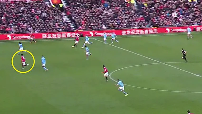 Rashford đã việt vị trong bàn gỡ hòa đầy tranh cãi của MU. ẢNH: BT SPORTS Rashford đã việt vị trong bàn gỡ hòa đầy tranh cãi của MU. ẢNH: BT SPORTS