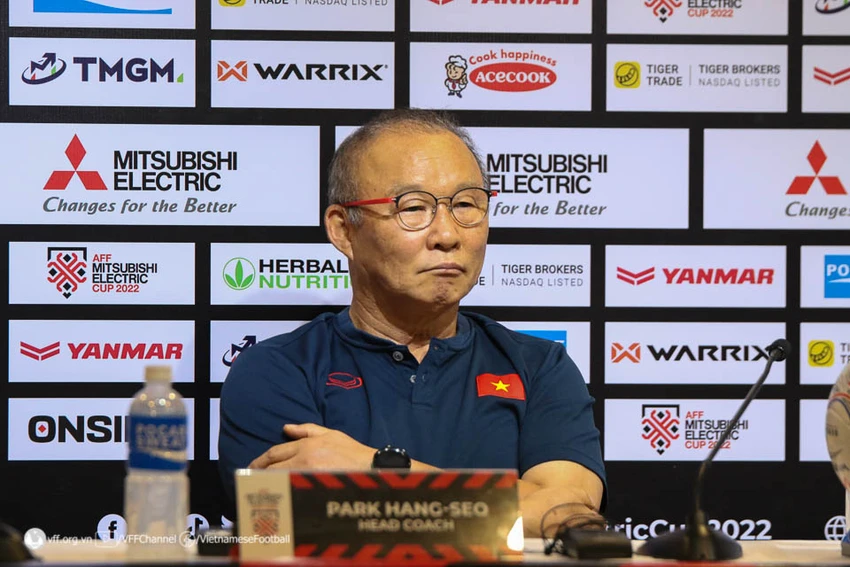 HLV Park Hang-seo trong buổi họp báo trước trận đấu. ẢNH: VFF