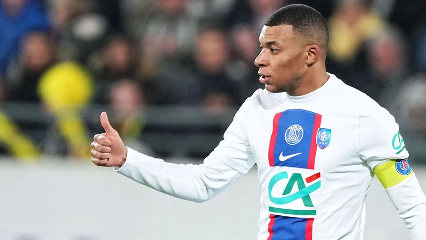 Mbappe mang băng đội trưởng PSG và ghi hẳn 5 bàn thắng. ẢNH: GETTY Mbappe mang băng đội trưởng PSG và ghi hẳn 5 bàn thắng. ẢNH: GETTY