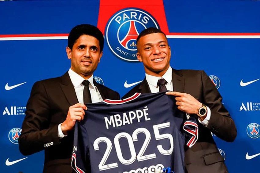 Mbappe gia hạn hợp đồng với PSG vào mùa hè năm ngoái. ẢNH: GETTY Mbappe gia hạn hợp đồng với PSG vào mùa hè năm ngoái. ẢNH: GETTY