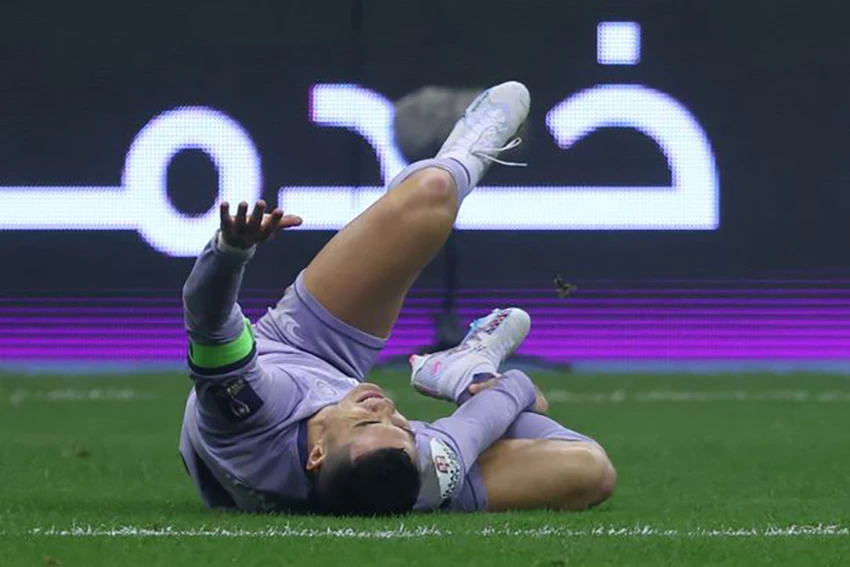 Ronaldo dường như vẫn chưa hòa nhập được với Al Nassr. ẢNH: GETTY Ronaldo dường như vẫn chưa hòa nhập được với Al Nassr. ẢNH: GETTY