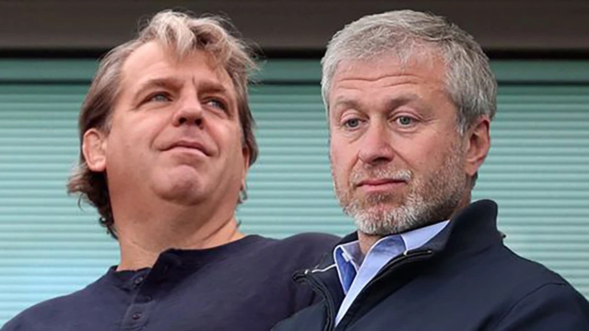 Todd Boehly tiếp quản Chelsea từ Roman Abramovich. ẢNH: MIRROR Todd Boehly tiếp quản Chelsea từ Roman Abramovich. ẢNH: MIRROR