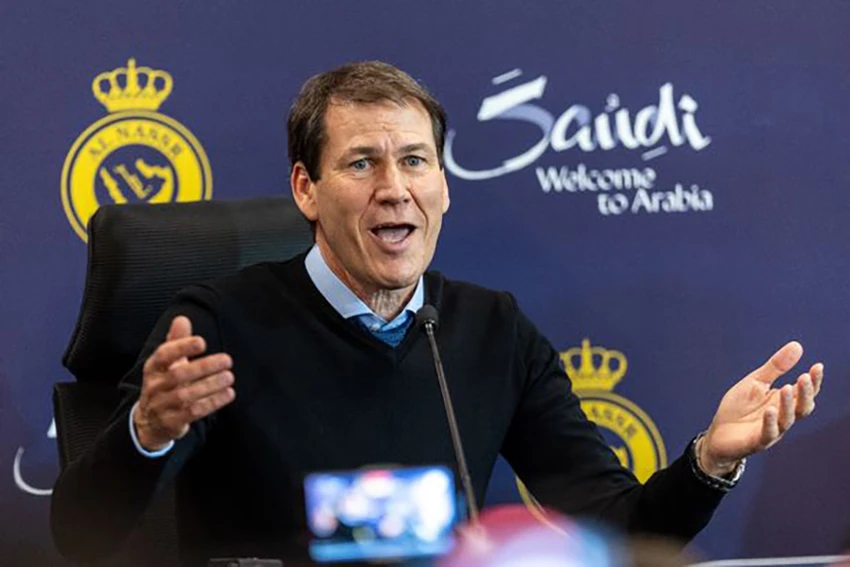 HLV Rudi Garcia đang chịu áp lực lớn sau sự xuất hiện của Ronaldo. ẢNH: GETTY HLV Rudi Garcia đang chịu áp lực lớn sau sự xuất hiện của Ronaldo. ẢNH: GETTY