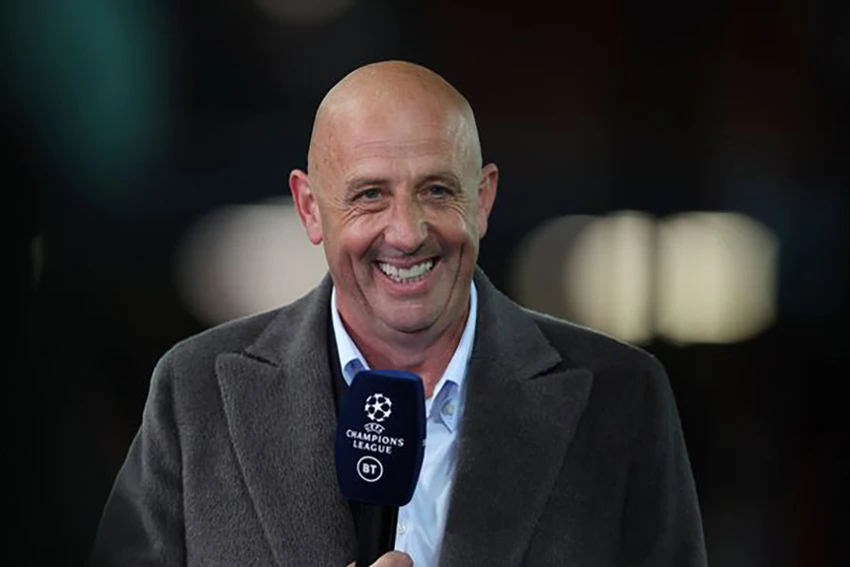 Gary McAllister trêu chọc Sir Alex và bị ngó lơ trong hơn 2 thập kỷ. ẢNH: GETTY Gary McAllister trêu chọc Sir Alex và bị ngó lơ trong hơn 2 thập kỷ. ẢNH: GETTY