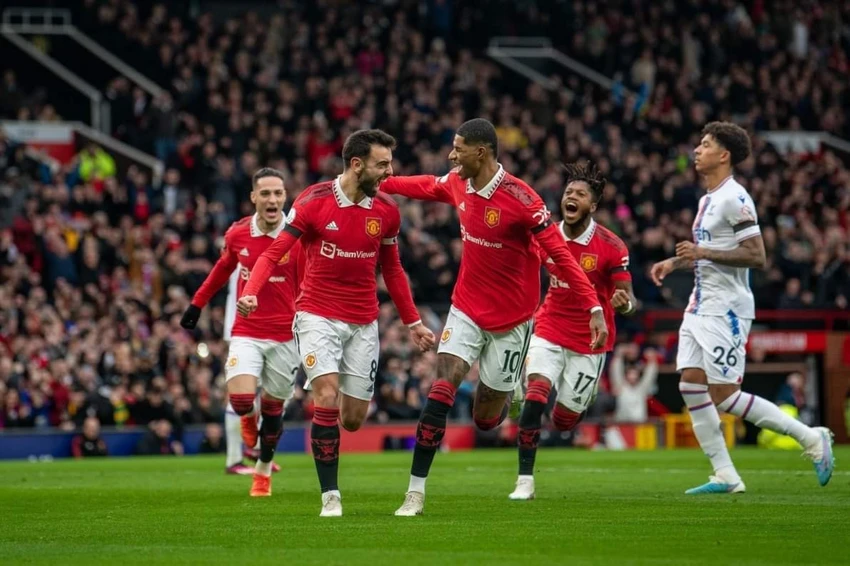 Bruno Fernandes và Rashford là niềm hi vọng trên hàng công MU. Ảnh: Getty