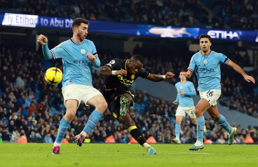 Man City cũng cần điều chỉnh hàng thủ để tránh các sai lầm đáng tiếc. Ảnh: Getty