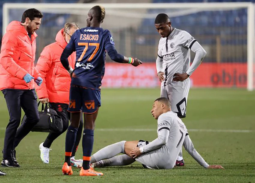 Mbappe dính chấn thương cách đây vài tuần. ẢNH: GETTY Mbappe dính chấn thương cách đây vài tuần. ẢNH: GETTY