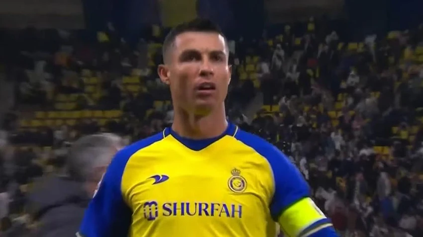 Ronaldo giận dữ phản ứng với quan chức điều hành trận đấu khi bước vào đường hầm. ẢNH: SKY SPORTS Ronaldo giận dữ phản ứng với quan chức điều hành trận đấu khi bước vào đường hầm. ẢNH: SKY SPORTS