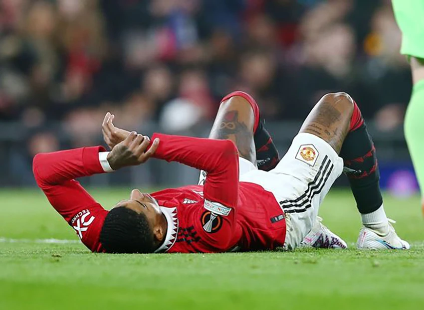 Rashford dính chấn thương trong trận đấu MU thắng Barca 2-1 tại Old Trafford. ẢNH: REX Rashford dính chấn thương trong trận đấu MU thắng Barca 2-1 tại Old Trafford. ẢNH: REX
