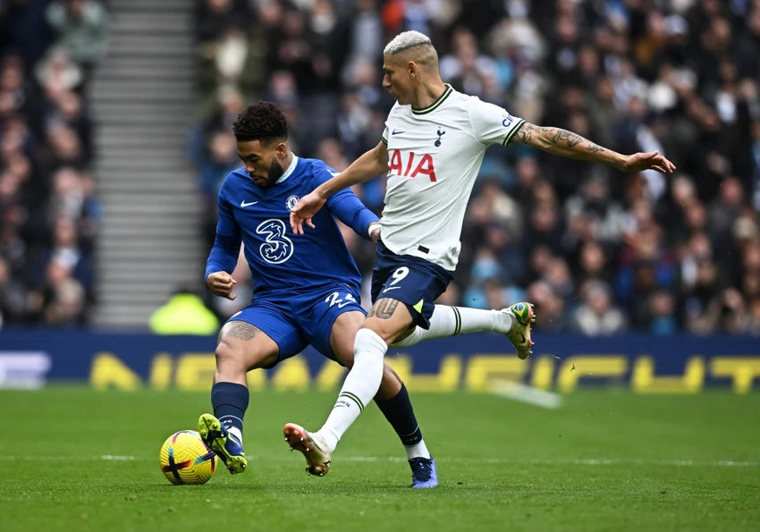 Chelsea chỉ biết tự trách mình khi bỏ qua quá nhiều cơ hội. Ảnh: Getty Chelsea chỉ biết tự trách mình khi bỏ qua quá nhiều cơ hội. Ảnh: Getty