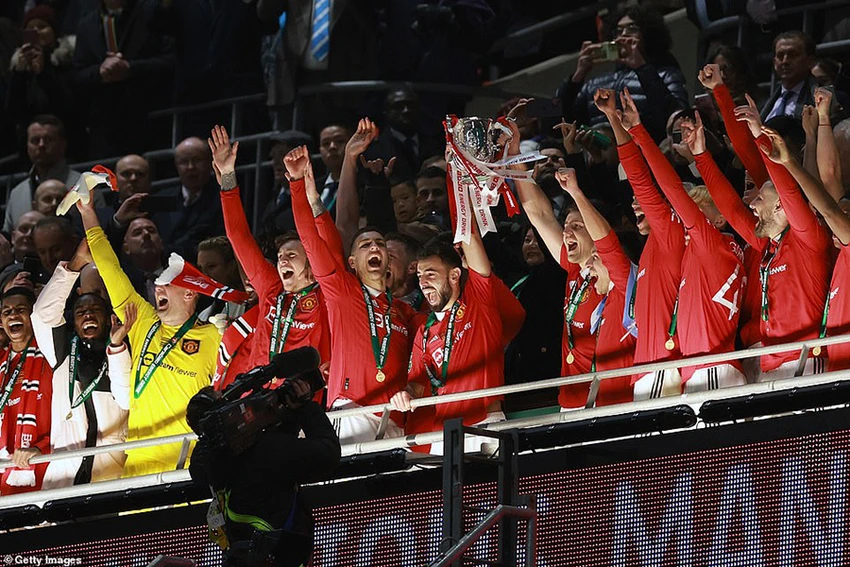 MU ăn mừng chức vô địch Carabao Cup. ẢNH: GETTY MU ăn mừng chức vô địch Carabao Cup. ẢNH: GETTY