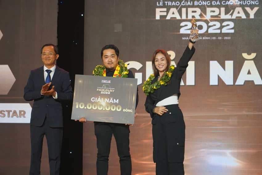 Nhóm cổ động viên Vietnam Golden Star (VGS) nhận giải năm Fair Play. Nhóm cổ động viên Vietnam Golden Star (VGS) nhận giải năm Fair Play.
