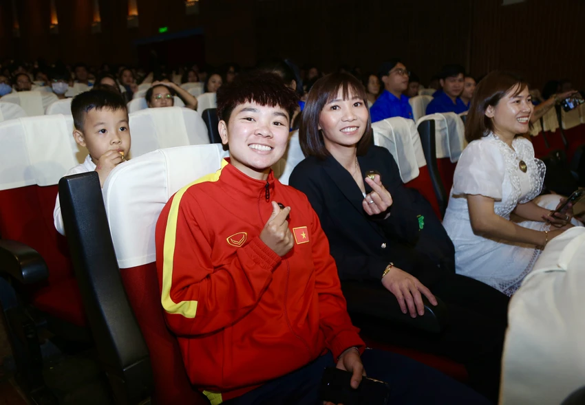Nữ tuyển thủ Thùy Trang lọt Top 5 đề cử Fair Play 2022. Nữ tuyển thủ Thùy Trang lọt Top 5 đề cử Fair Play 2022.
