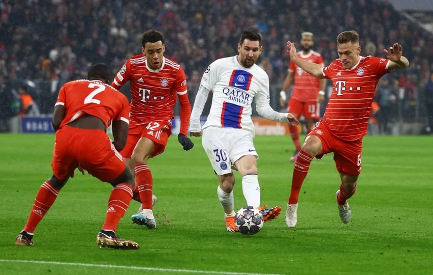 Messi bị phong tỏa hoàn toàn khi có ít nhất 2 hậu vệ Bayern theo kèm. Ảnh: Getty Messi bị phong tỏa hoàn toàn khi có ít nhất 2 hậu vệ Bayern theo kèm. Ảnh: Getty