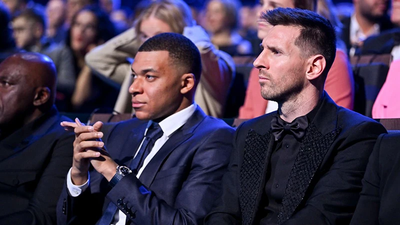 Messi và Mbappe vừa về nhất và nhì trong cuộc bầu chọn cầu thủ xuất sắc nhất mùa giải FIFA The Best. ẢNH: GETTY Messi và Mbappe vừa về nhất và nhì trong cuộc bầu chọn cầu thủ xuất sắc nhất mùa giải FIFA The Best. ẢNH: GETTY